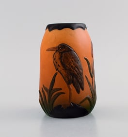 Ipsen's, Denmark. Vase in hand-painted glazed ceramics decorated with bird. 1920s / 30s. Model