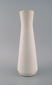 European studio ceramicist. Unique vase in white glazed ceramics. Clean design. 1980's.
