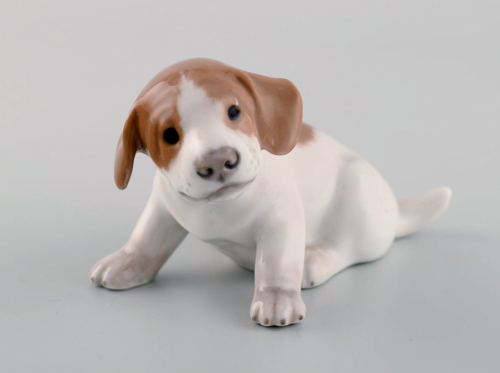 Royal Copenhagen porcelain figurine. Pointer puppy. 1920's. Model number 1453/1311.: Royal Copenhagen porcelain figurine. Pointer puppy. 1920's. Model number 1453/1311. Measures: 10 x 5.5 cm. In excellent condition. Stamped. 1st factory quality. Reserve: $110.00 Shipping: Domestic: Sh
