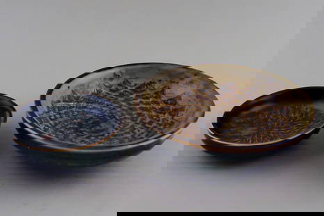 2 Royal Copenhagen dishes in ceramics by Gerd Bøgelund.: 2 Royal Copenhagen dishes in ceramics by Gerd Bøgelund. In good condition. Factory first. Diameter: 12 cm and 18.5. Prices : Dkk 300 and Dkk 600. Reserve: $35.00 Shipping: Domestic: Shipping rate