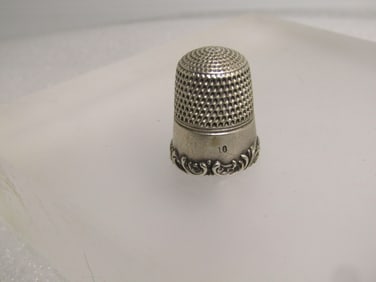 Vintage to Antique Sterling Engraved Margariet Thimble, Sz. 10, Scrolled