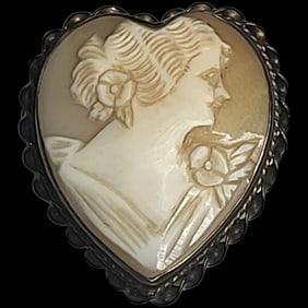 Vintage Heart-Shaped Cameo Brooch/Pin