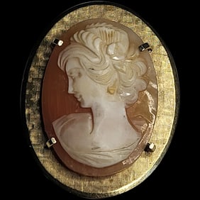 Vintage Cameo Pin/Brooch