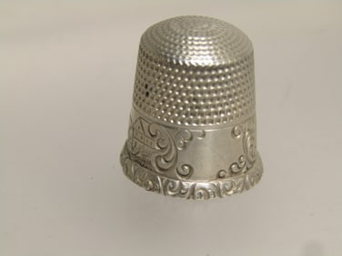 Vintage to Antique Sterling Silver Thimble, Engraved Scene, Sz. 7, 1810-1920's Signed.