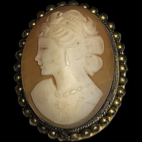 Vintage Cameo Pin/Brooch
