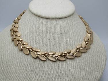 Vintage Gold tone Leaf Shaped Necklacde, 16", Wreath, Crown Trifari, 1960's-1970's