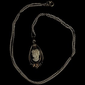Vintage Gold Filled Van Dell Cameo Necklace