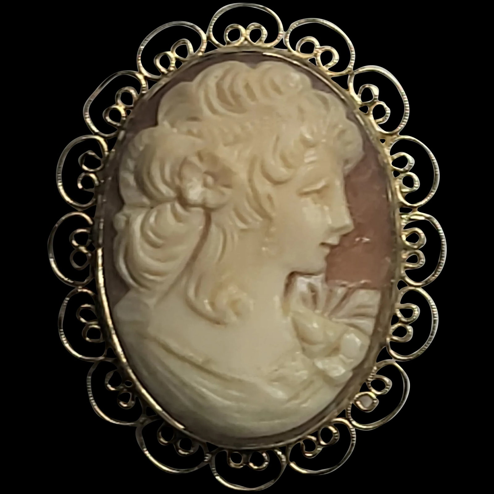 Vintage Gold Filled Cameo Brooch/Pin/Pendant: Title: Vintage Gold Filled Cameo Brooch/Pin/Pendant Description: Vintage Gold Filled Cameo Brooch/Pin/Pendant 1 x 1.25 inches Hallmarked CARLA 14k G.F. Good Vintage Condition. Date/Period: vintage Mat