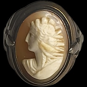 Vintage Hand Carved Cameo Ring
