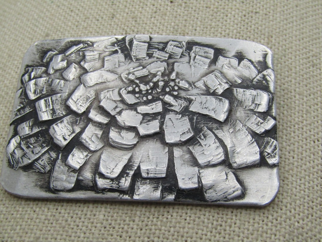 Vintage Brooch Handwrought Hammered Flower, Wendell August Pin, Rectangular, Mid-Century, No. 100: Vintage Pewter n Brooch Handwrought Hammered Flower, signed Wendell August, Rectangular, Mid-Century, No. 100. Domed rectangular that is 2.25" by 1.25". Mod design of a petal like design. Very good co