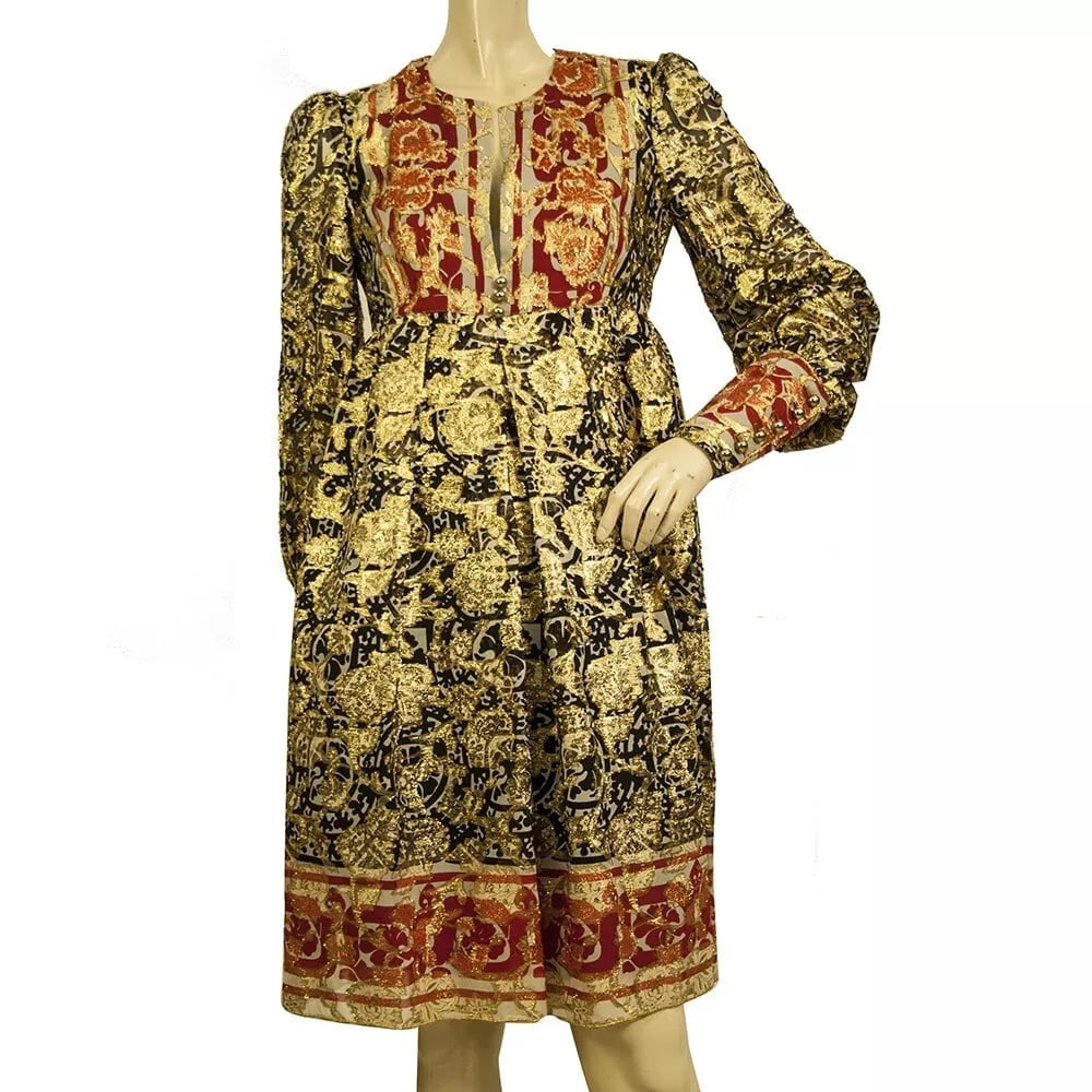 Anna Sui Gold Red Ethnic Floral Print Silk Long Sleeves Knee Length Dress size 2: Anna Sui Gold Red Ethnic Floral Print Silk Long Sleeves Knee Length Dress size 2 Adorable and so extra feminine Anna Sui silk dress with gold metallic thread and lovely ethnic floral pattern! It has l