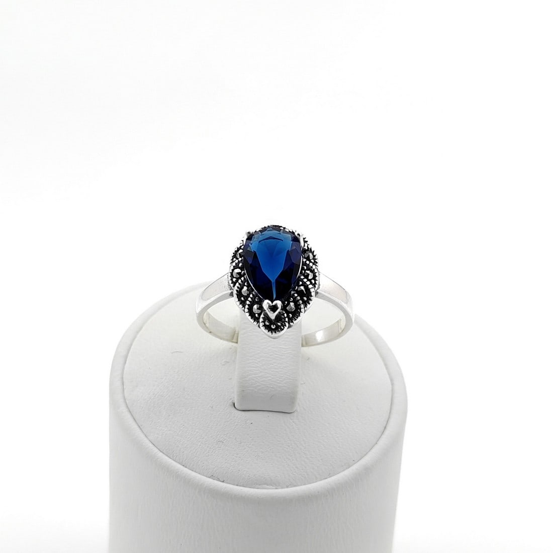 925 Silver Ladies Ring Ornated with Blue Zircon and Marcasite: Title: 925 Silver Ladies Ring Ornated with Blue Zircon and Marcasite Description: 925 Silver Ladies Ring Ornated with Blue Zircon and Marcasite. -Total Weight:3.5g -Size:US Size 8 (18.25mm) With Gift 