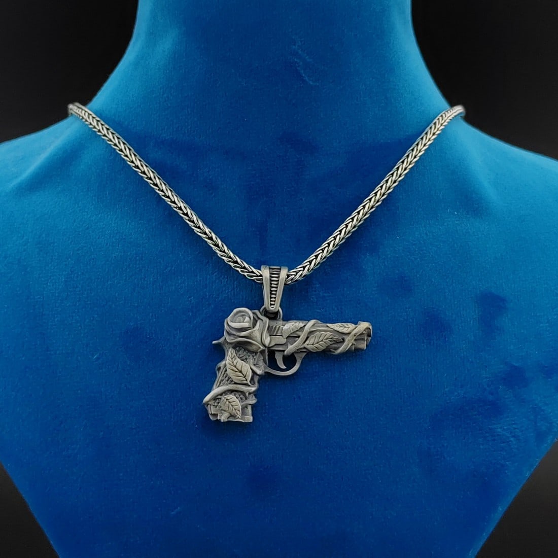925 Silver Chain with Gun Pendant: Title: 925 Silver Chain with Gun Pendant Description: 925 Silver Chain with Gun Pendant -Condition:New -Total Weight:26g Chain Size: 23.62 in(60cm). Pendant Size:1.25x1.33 in (32x34mm) (Bail included)
