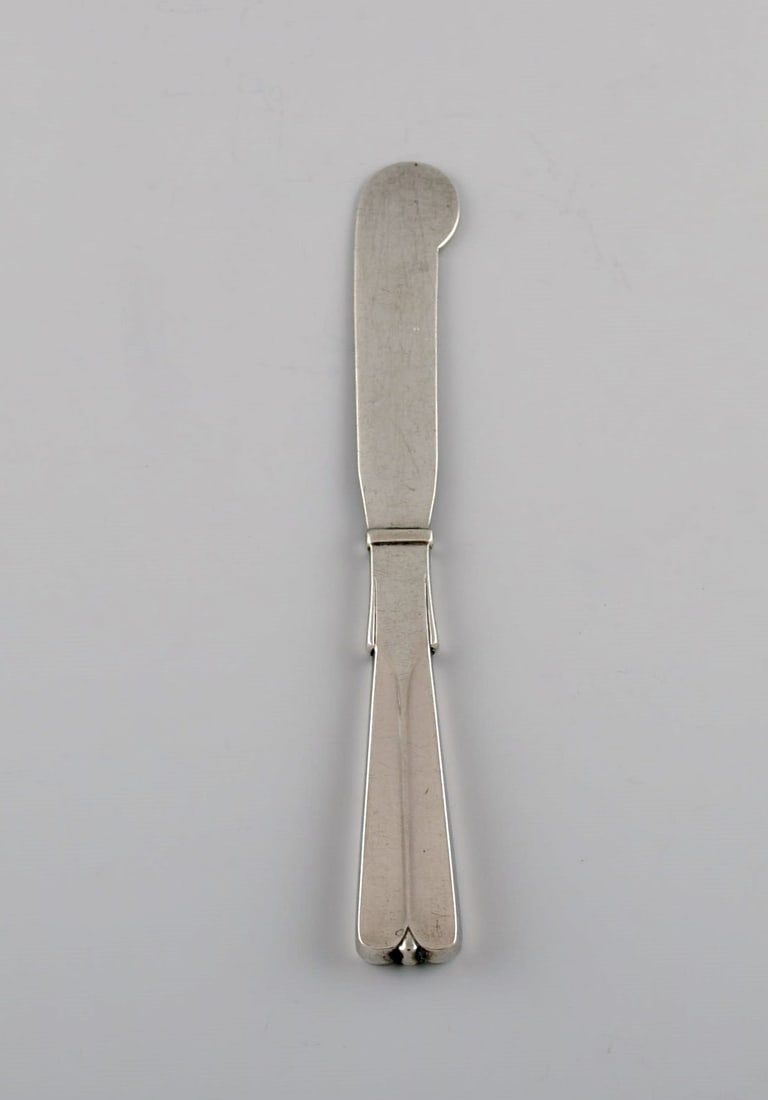 Hans Hansen silverware no. 7. Art deco butter knife in all silver (830). Dated 1934.: Title:Hans Hansen silverware no. 7. Art deco butter knife in all silver (830). Dated 1934. Description:Hans Hansen silverware no. 7. Art deco butter knife in all silver (830). Dated 1934. Length: 14.2
