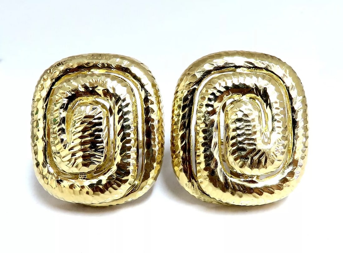 Aztec Inca South American Endless Maze Domed Hammered Rustic Earrings 18 Karat: Aztec Inca South American Hammered Deco Rustic Dome Endless Maze Clip Earrings Measurements of Earrings: 30 x 26mm Comfortable Omega Clips 38.6 grams / 18kt. Yellow Gold Earrings are gorgeous made Res