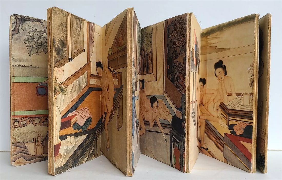 1900s-1920s CHINESE EROTIC SHUNGA PILLOW BOOK antique: Color prints on silk, early 20th century. Title label in Chinese Language Size 3 3/4 by 7" Very good condition Shunga is a type of Japanese erotic art typically executed as a kind of ukiyo-e, often in