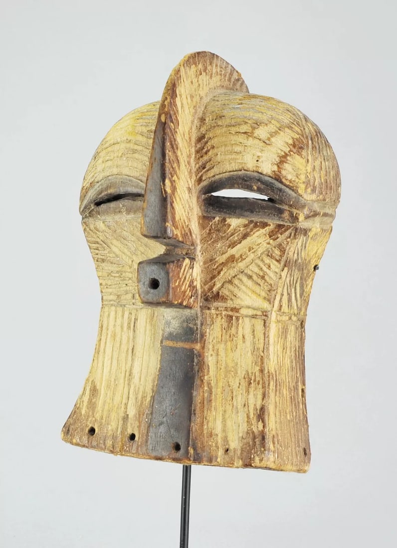 Nice LUBA Kifwebe Wood Mask Congo DRC Baluba African Tribal Art Songye 0980: CONGO DRC CUTE LITTLE BALUBA KIFWEBE MASK With their streaks that characterize them, the Kifwebe masks of the Luba and Songye have many similarities, so it is quite difficult to differentiate them wit