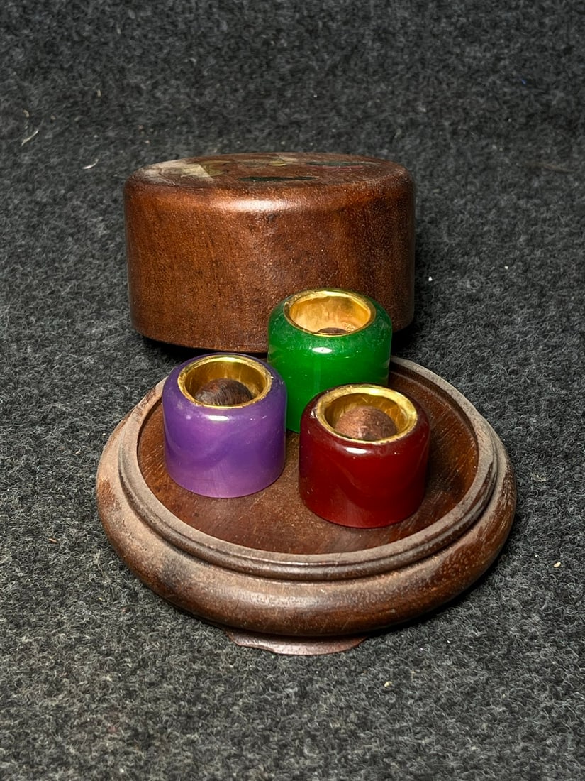 A Set Gilt Gold Red Zircon,Green Jade,Amethyst Thumb Ring w Box (1 of 9)