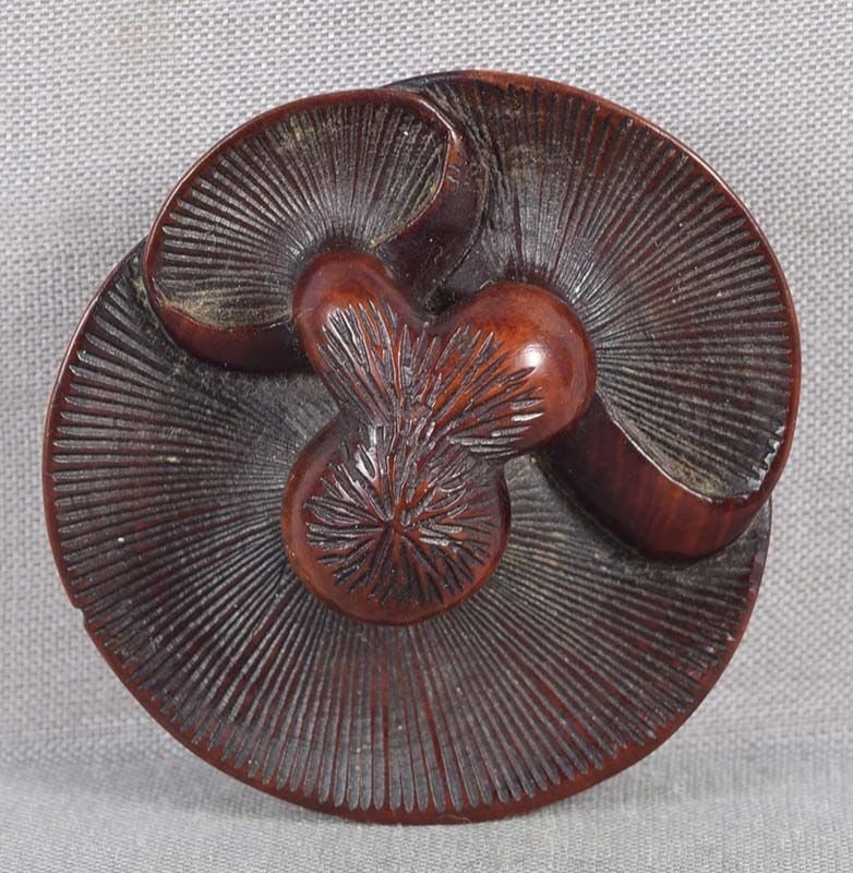 19c netsuke 3 MUSHROOMS (1 of 6)