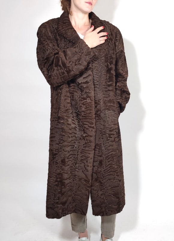 BROWN KARABUL FUR COAT EU:XL US:20: Title: BROWN KARABUL FUR COAT EU:XL US:20 Dimensions: Aproximate size- EU: XL; US: 20 : Important details: Length: 120cm/47.24in -Shoulders width:48cm/18.9in -Sleeve Length:64cm/25.2in -Bust size ( pi