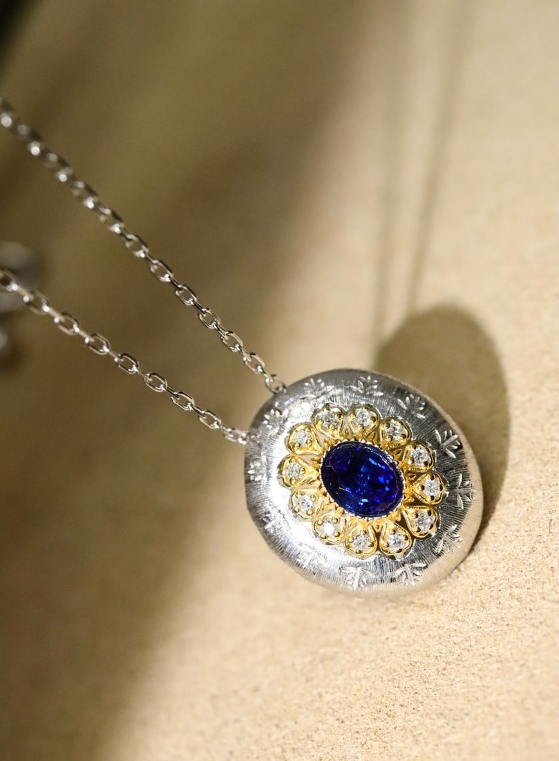 Natural sapphire Buccellati pendant: Natural sapphire Buccellati pendant. 0.365ct natural gemstone! 2.387g real gold! 0.06ct South African real diamond Reserve: $600.00 Shipping: Domestic: Shipping rates are determined by destination Int