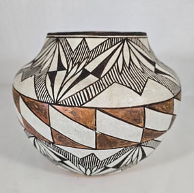 Acoma/Laguna pottery olla