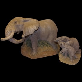 1987 United Design corp. Nobel OK. Large African Elephant Statue with Babies