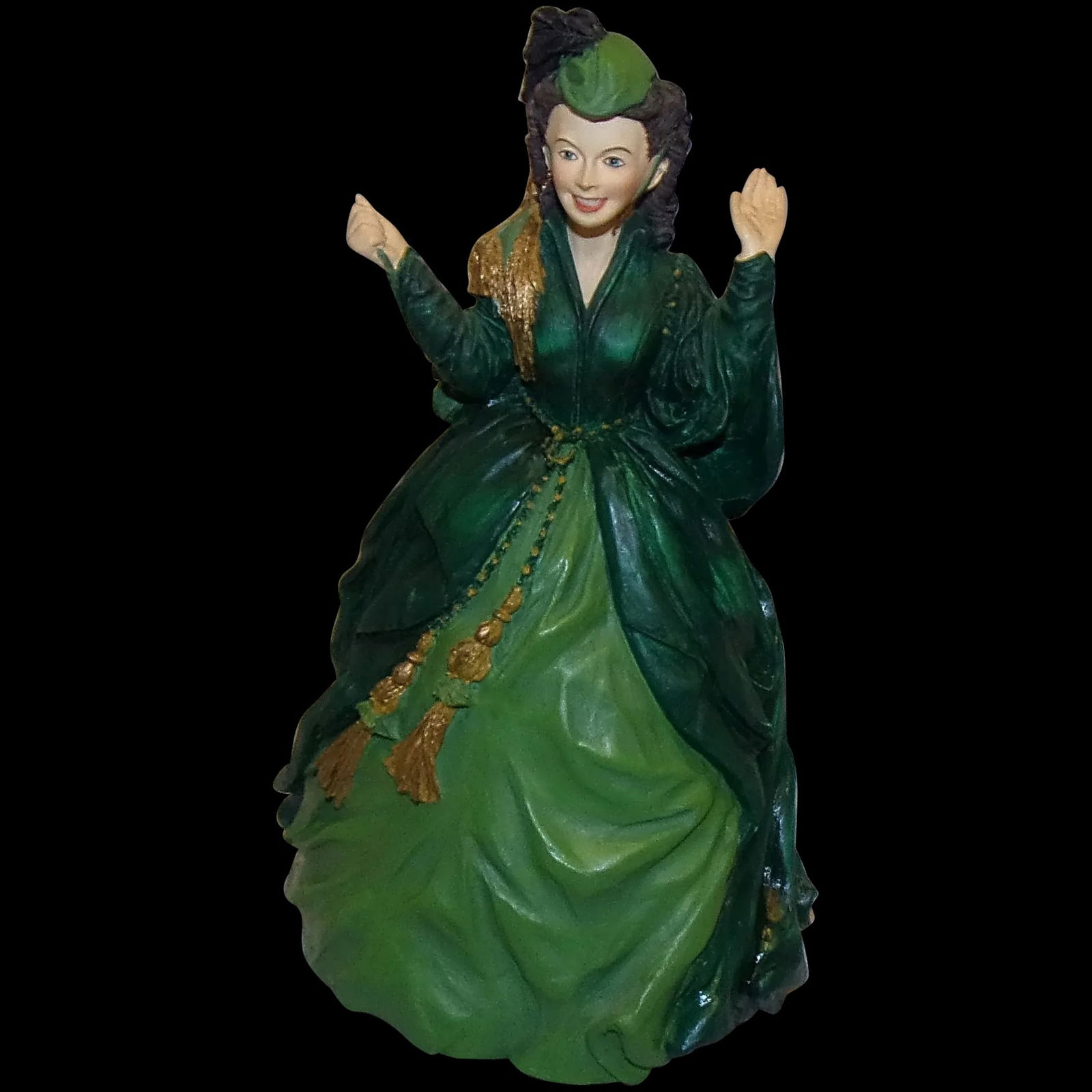 Vintage 1994 Ardleigh Elliot Gone With The Wind Miss Scarlett Music Box.: This Vintage 1994 Ardleigh Elliot Gone With The Wind Miss Scarlett Music Box is in excellent condition. No loss of color, chips, cracks, and music box plays Tara’s Theme perfectly. Stands 6̶