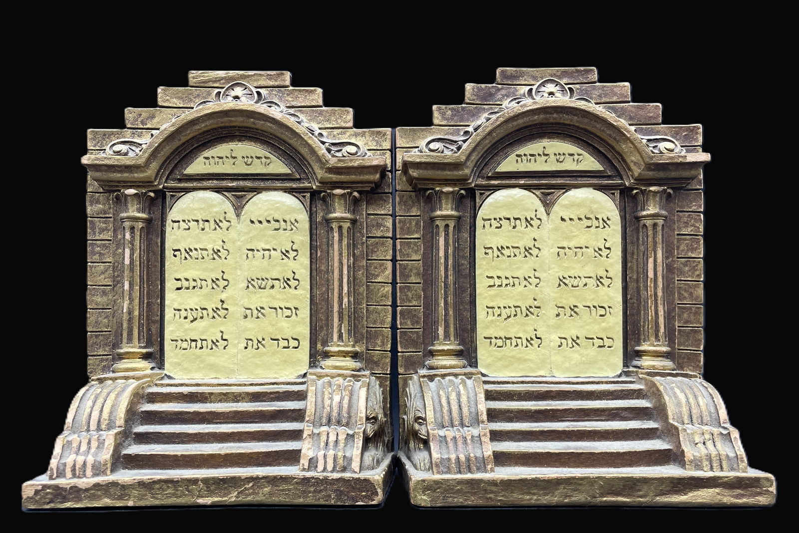 10 COMMANDMENTS BOOKENDS: Title: 10 COMMANDMENTS BOOKENDS Date/Period: UNKNOWN Dimension: approx 7.25 x 5.5 x 2.5 Material: Syroco wood Additional Information: VINTAGE HEBREW JUDAICA THE 10 COMMANDMENTS BOOKENDS Shipping: Dome
