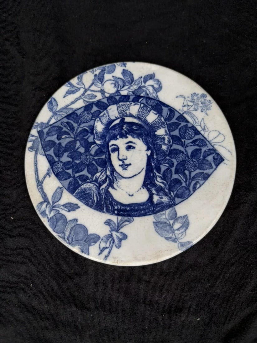Wedgwood Flow Blue Trivet: It measures 6 1/4” and is marked wedgwood. It has no chips, cracks or repairs Shipping: Domestic: Flat-rate of $10.00 to anywhere within the contiguous U.S. International: Foreign shipping rates