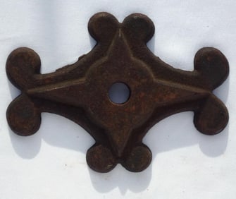 A cast iron architectural tie fleur de lis