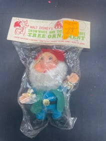 Vontage Walt Disney Snow White 7 Dwarf Ornament