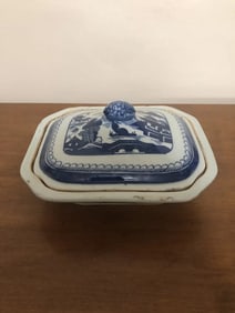 Chinese Export Porcelain Canton Covered Dish