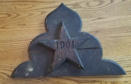 Folk art carving 1901 star crusty original surface