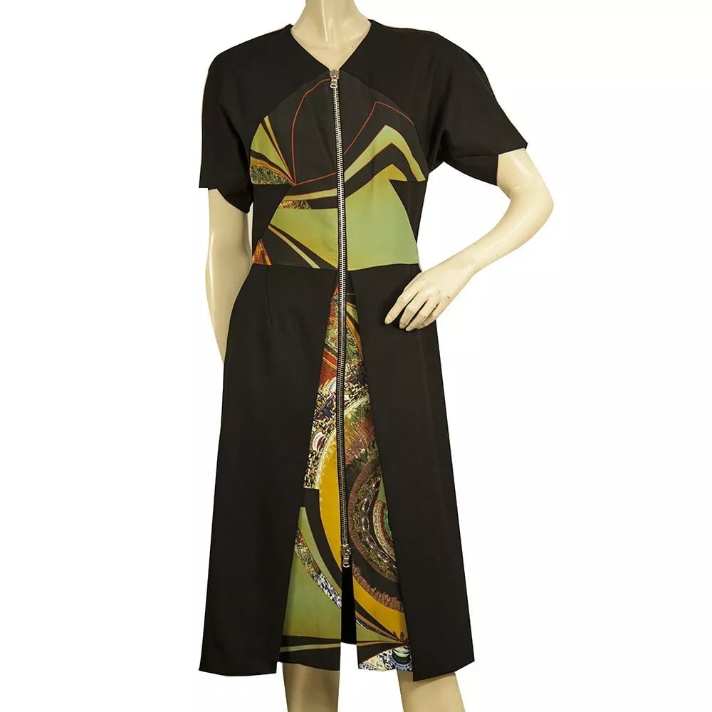 ETRO Black Green Zipper Front Short Sleeve Robe Manteau Dress Coat size 40: ETRO Black Green Zipper Front Short Sleeve Robe Manteau Dress Coat size 40 ETRO amazing robe manteau that celebrates female elegance and style !!!This is an unique opportunity to own a superb piece of