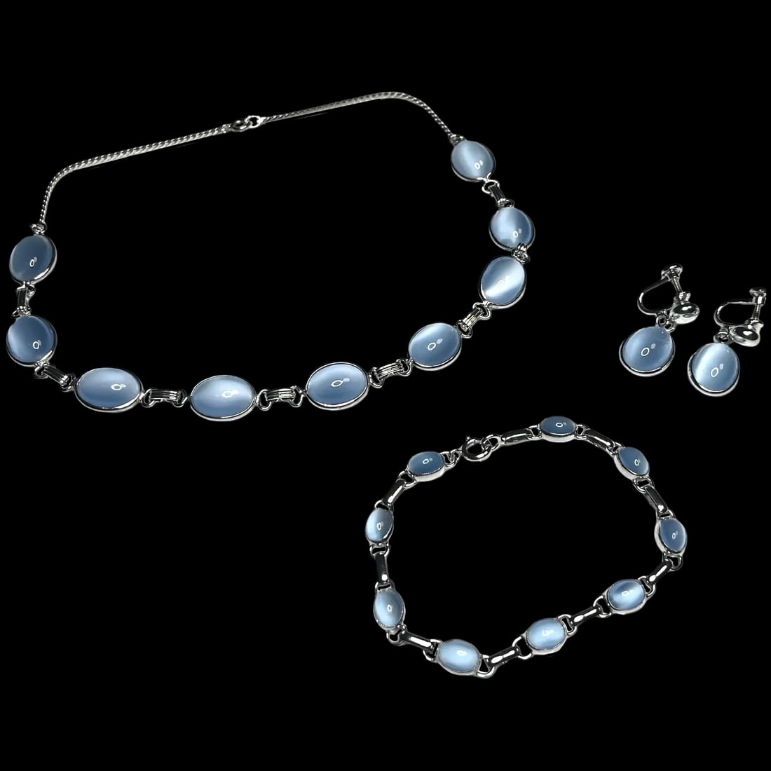 Vintage Sterling Silver and Moonstone Necklace, Bracelet, and Earring Set: Title: Vintage Sterling Silver and Moonstone Necklace, Bracelet, and Earring Set Description: Vintage Sterling Silver and Moonstone Necklace, Bracelet, and Earring Set Hallmarked Sterling Weighs 36.8 