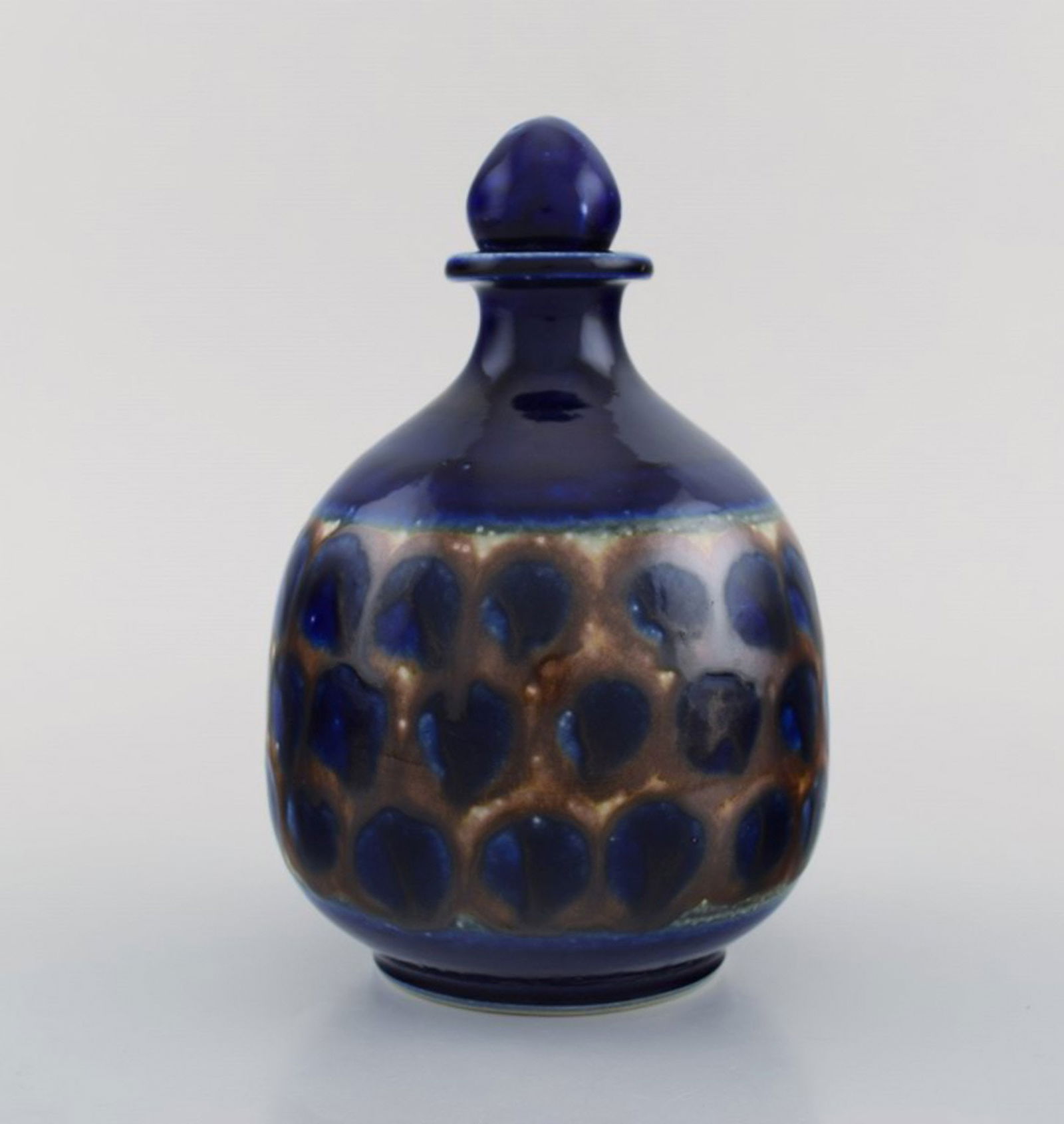 European studio ceramist. Unique carafe in glazed ceramics. 1980's. (1 of 5)