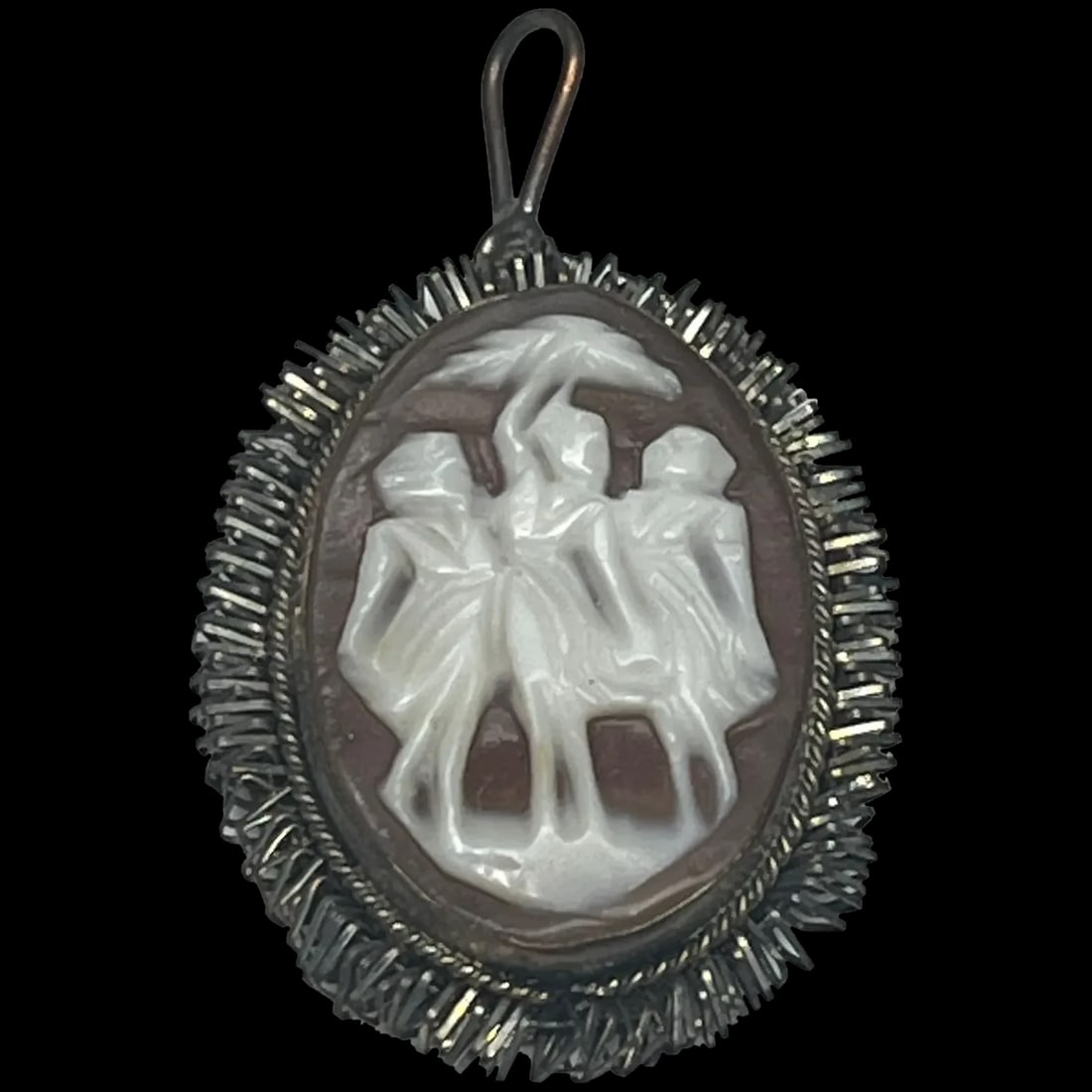 Vintage Three Graces Cameo Pendant: Title: Vintage Three Graces Cameo Pendant Description: Vintage Three Graces Cameo Pendant No Hallmark Seen Metal Mixed Tones of silver, bronze, and brass Costume Jewelry Weighs 4.4 grams Measures Appr