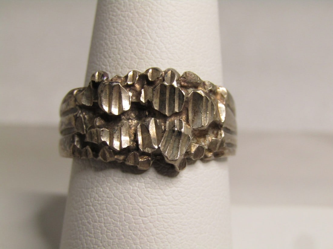Vintage Sterling Modernist Brutalist Ring, Sz. 8.5, Unisex, 1960's-1970: Vintage Sterling Modernist Brutalist Ring, Sz. 8.5, Unisex, 1960's-1970. This has a multi- look cluster diamond cut sterling accents on the top. The ring is 1ppx. 11.6mm down the finger and covers the