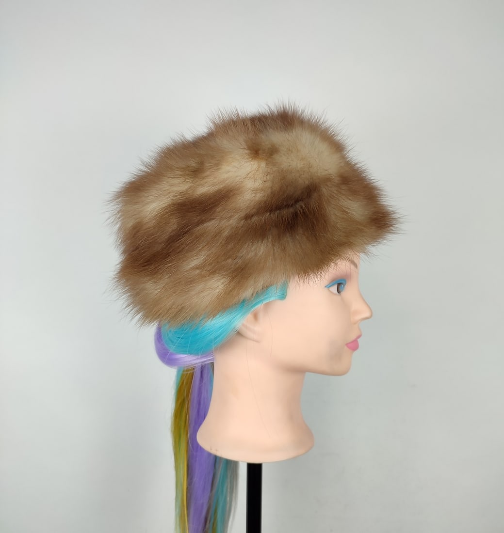 FITCH FUR HAT: Title: FITCH FUR HAT Dimensions: Approximate size: 54-55 cm -21.25-21.65 in - Size S Description: We offer in house shipping - Fedex shipping = $35; 5-7 working days; Reserve: $30.00 Shipping: Domesti