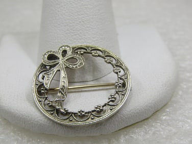 Vintage 10kt White Gold Bow Circle Brooch 7/8", 1920's-1930's