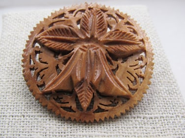 Vintage Wood Carved Tulip Brooch, Bethlehem Souvenier