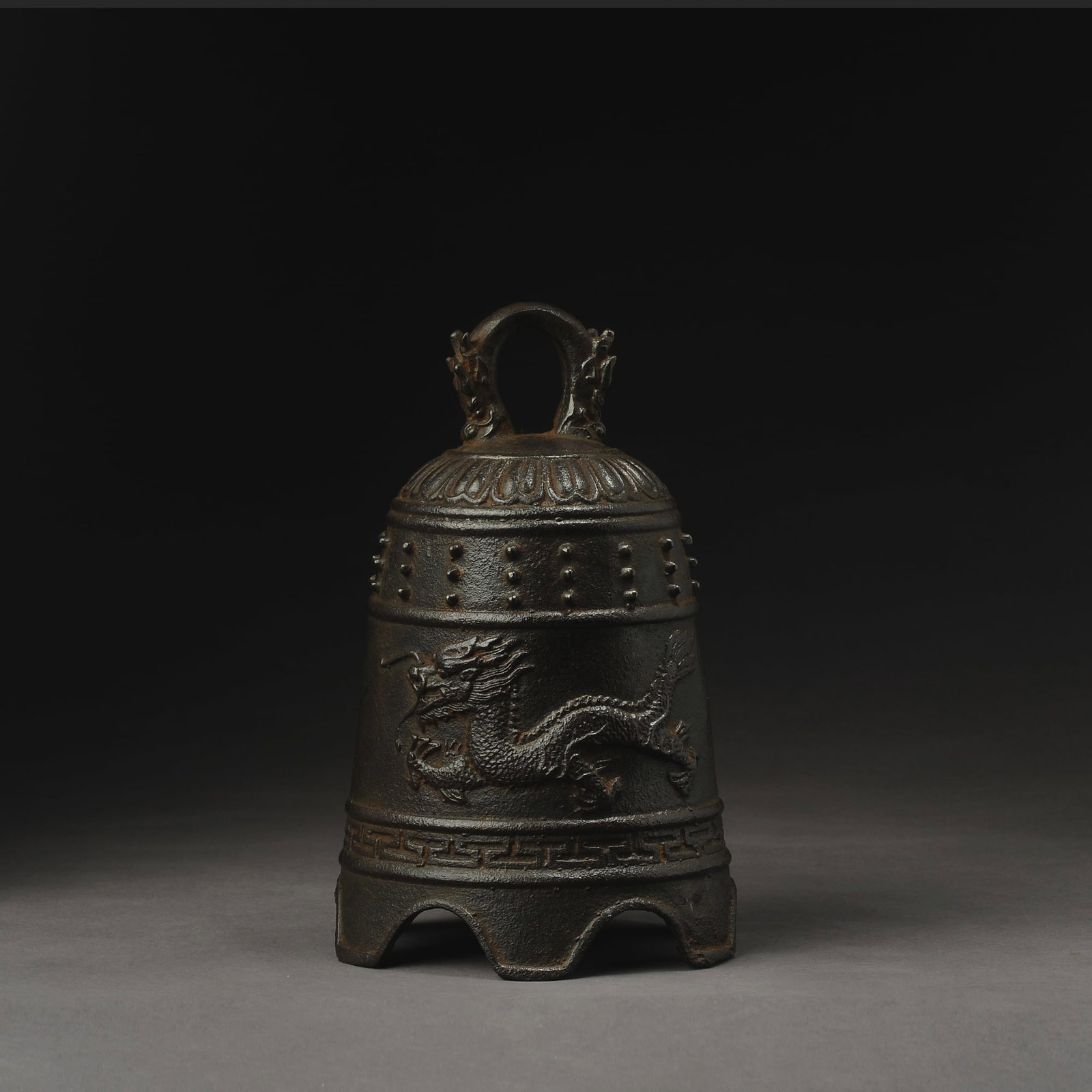Chinese ancient temple dragon pattern iron bell (1 of 9)
