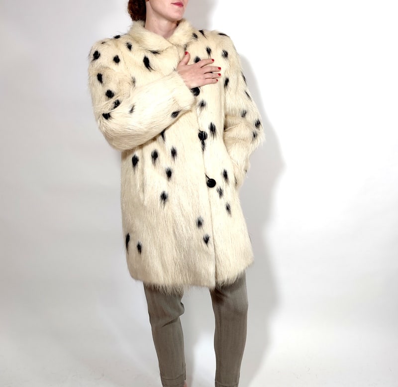 BLACK & WHITE LONG HAIRED BEAVER FUR COAT EU: L; US: 16 (1 of 9)