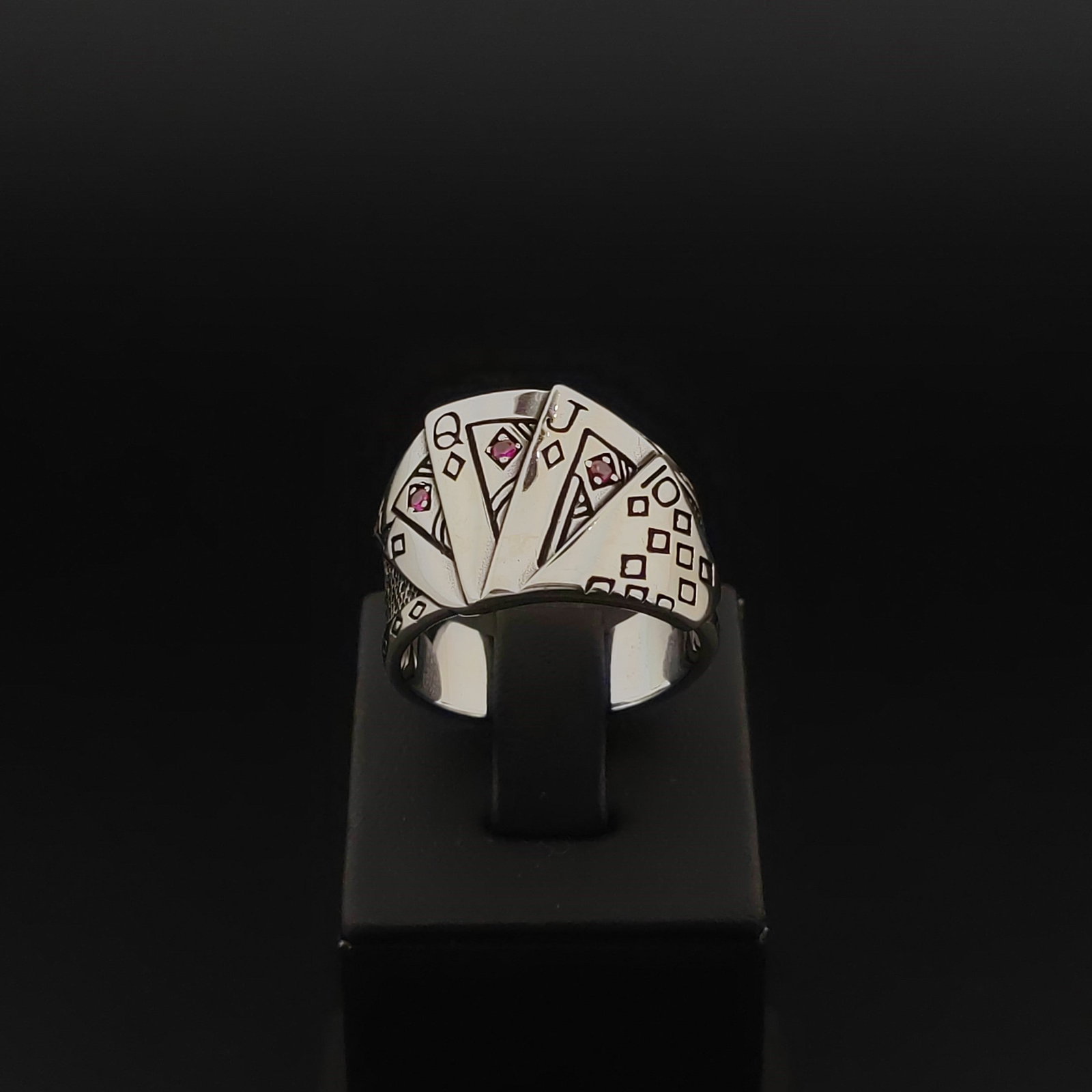 925 Silver Poker Ring: Title: 925 Silver Poker Ring Description: 925 Silver Poker Ring -Total Weight:13.1g -Size: US Size 11.25 (21mm) With Gift Box Express Shipping.Carrier:DHL Express Combine Shipping Prices: 2 lots 30$ 3