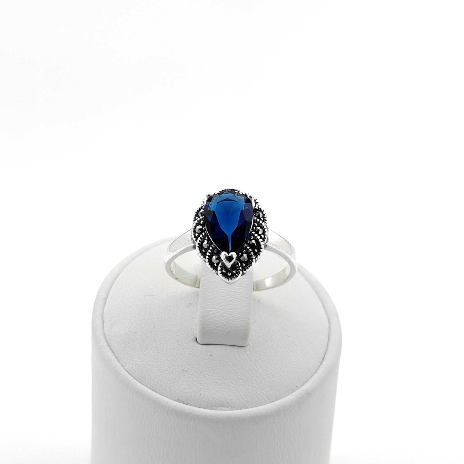 925 Silver Ladies Ring Ornated with Blue Zircon and Marcasite: Title: 925 Silver Ladies Ring Ornated with Blue Zircon and Marcasite Description: 925 Silver Ladies Ring Ornated with Blue Zircon and Marcasite. -Total Weight:3.5g -Size:US Size 8 (18.25mm) With Gift 