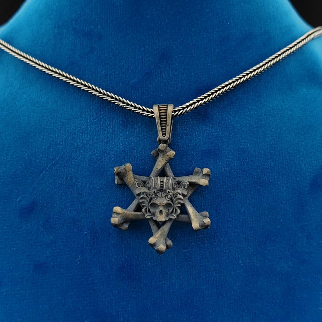 925 Silver Chain with Skull Pendant (1 of 8)