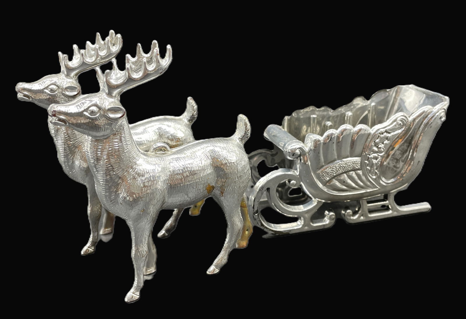 VINTAGE PLASTIC SILVER SLED AND 2 REINDEER: Title: VINTAGE PLASTIC SILVER SLED AND 2 REINDEER Date/Period: approx 1950's Dimension: APPROX 4" AT TALLEST Material: plastic Additional Information: VINTAGE PLASTIC SILVER SLED AND 2 REINDEER Shippi