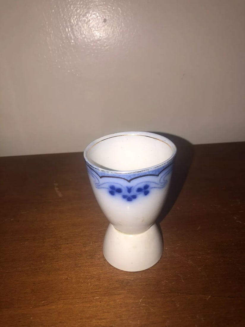 Idris Flow Blue Egg Cup: It measures 3 5/8” high x 2 3/8” and dates around the 1860’s. It has no chips, cracks or repairs Shipping: Domestic: Flat-rate of $10.00 to anywhere within the contiguous U.S. Intern
