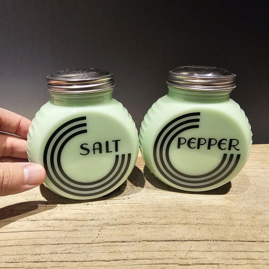 Jadeite Depression Glass Retro Salt Pepper Shaker (1 of 15)